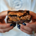 Barra de chocolate avellana con caramelo salado